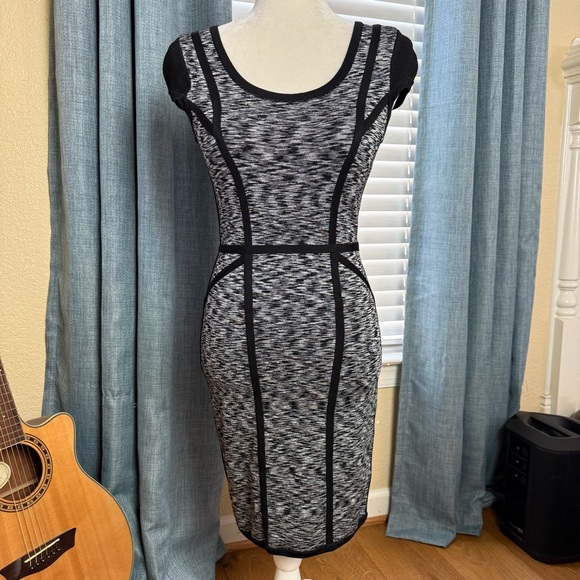 Milly Black & White Space Dye Knit Bodycon Dress Sz XS - Picture 3 of 12